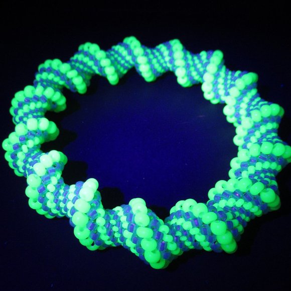 Uranium Glass Cellini Bangle Bracelet - Picture 1 of 11